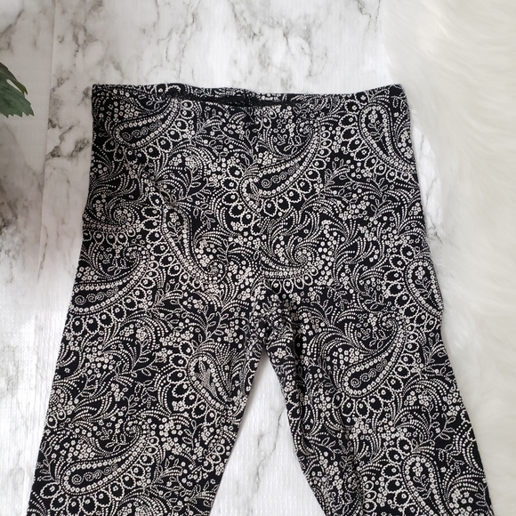 Old Navy Black Paisley Print Leggings Girls Size L - Picture 5 of 7